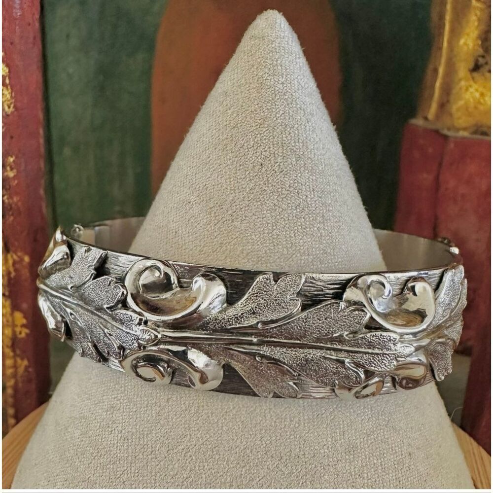 Whitingโ& Davis Vintage Repoussรฉ Leaf Clamper Bracelet